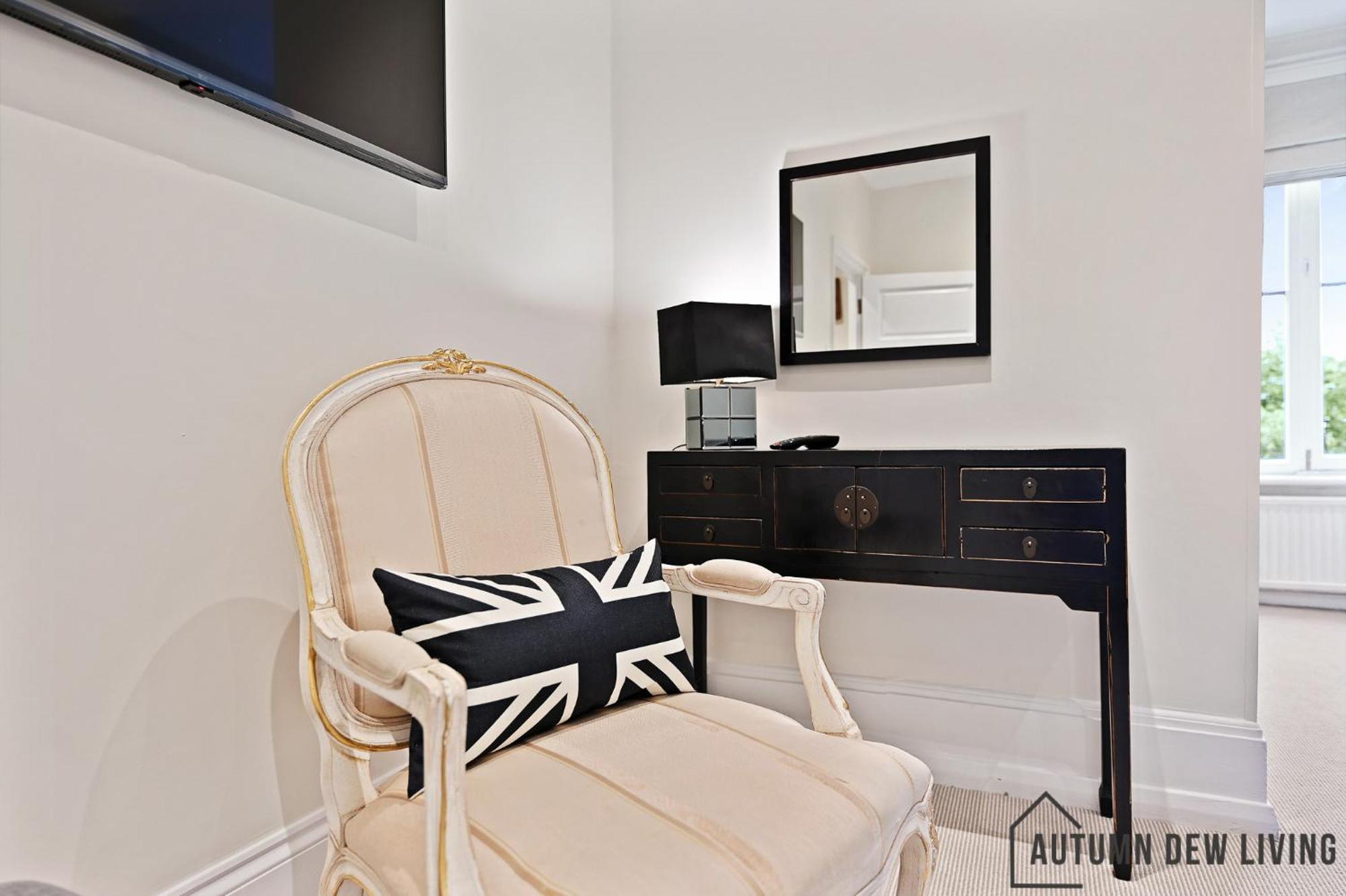 Beautiful 2 King Size Beds 2 Bath- Sleeps 5 In Earls Court Apartment London Exterior photo